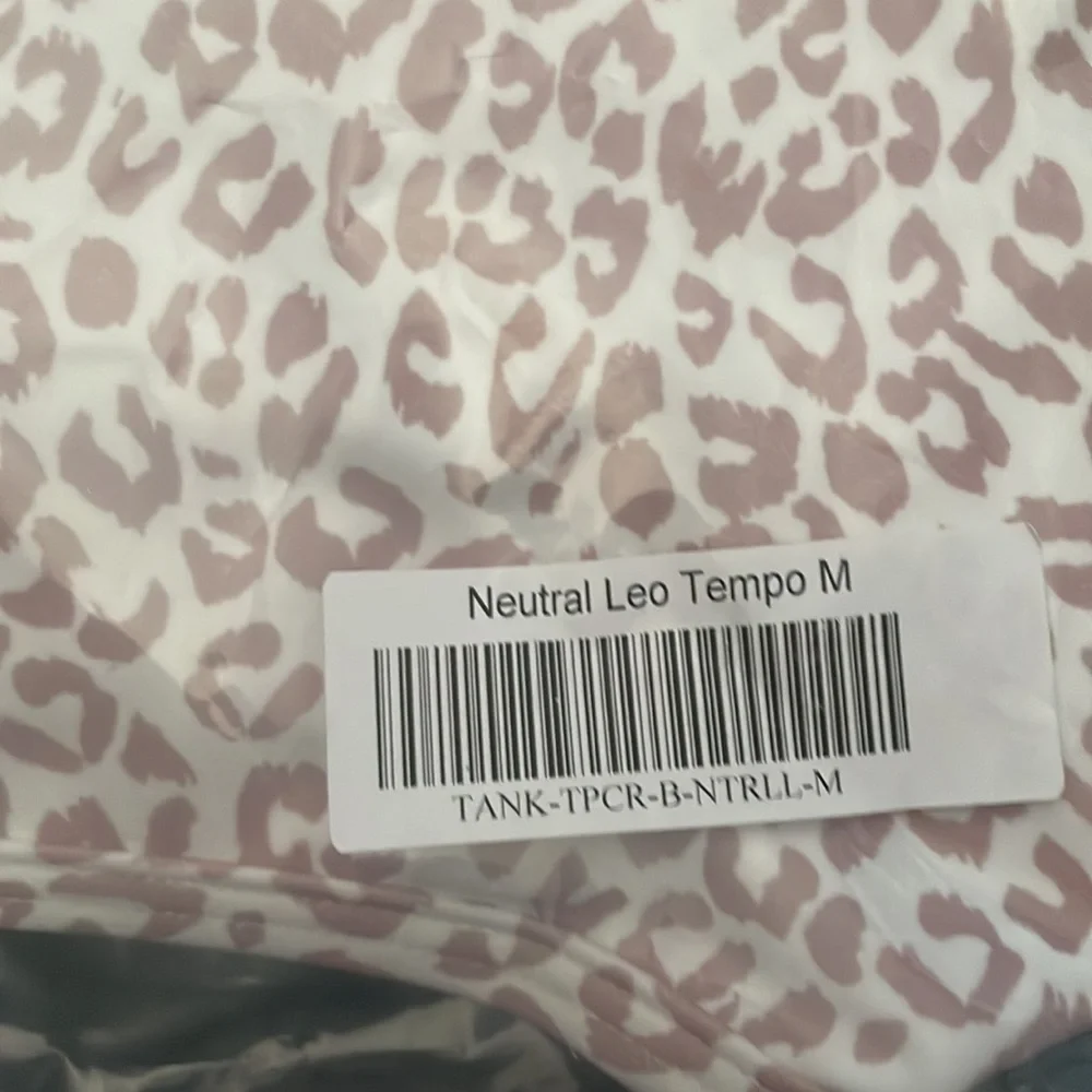 ⭐️ Fleo Tempo Crop Top, Neutral Leo, M, EUC ✨ - Picture 3 of 3